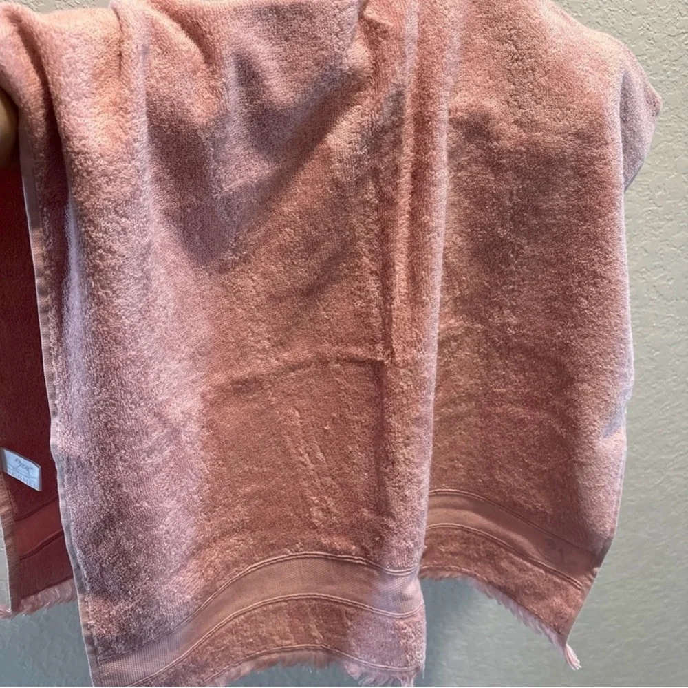 Hermes Paris Elegant Blush Bath Towel